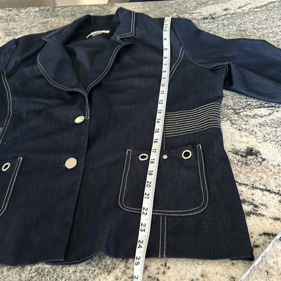 TanJay, Size 16P, dark blue blazer, with white stitching, two buttons, 2 pockets - Picture 13 of 13